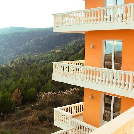 Hostel "Kraljica Snezna " Сутоморе Екстериор снимка
