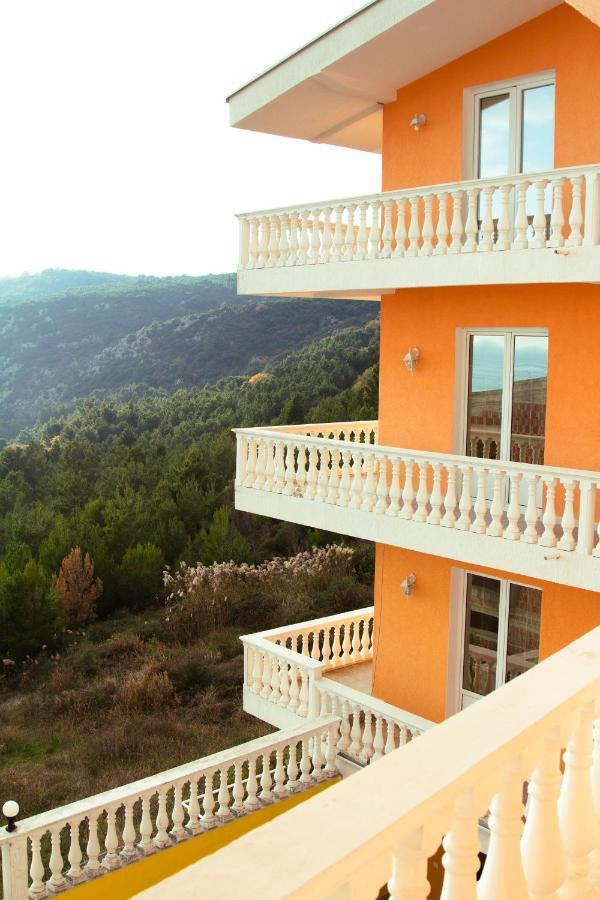 Hostel "Kraljica Snezna " Сутоморе Екстериор снимка