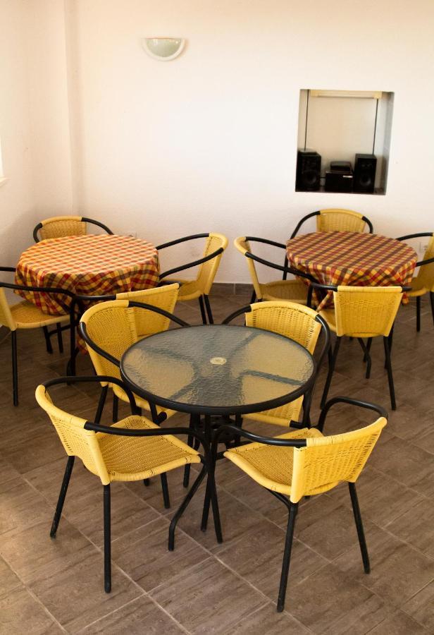 Hostel "Kraljica Snezna " Сутоморе Екстериор снимка