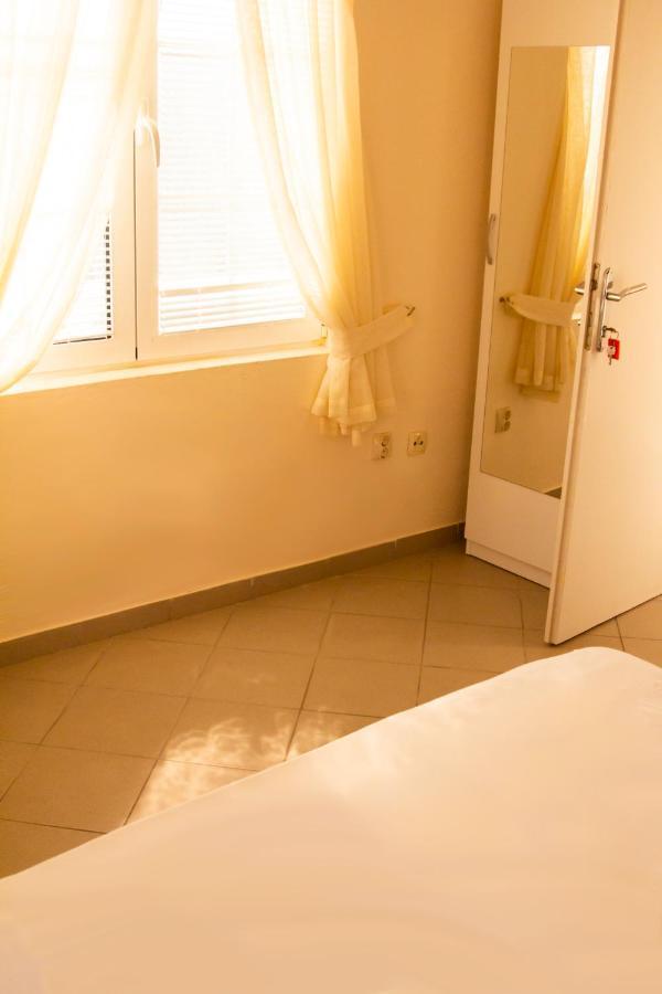 Hostel "Kraljica Snezna " Сутоморе Екстериор снимка